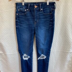 American Eagle Dark Blue Distressed Skinny Jeans/Jeggings. Size 4.